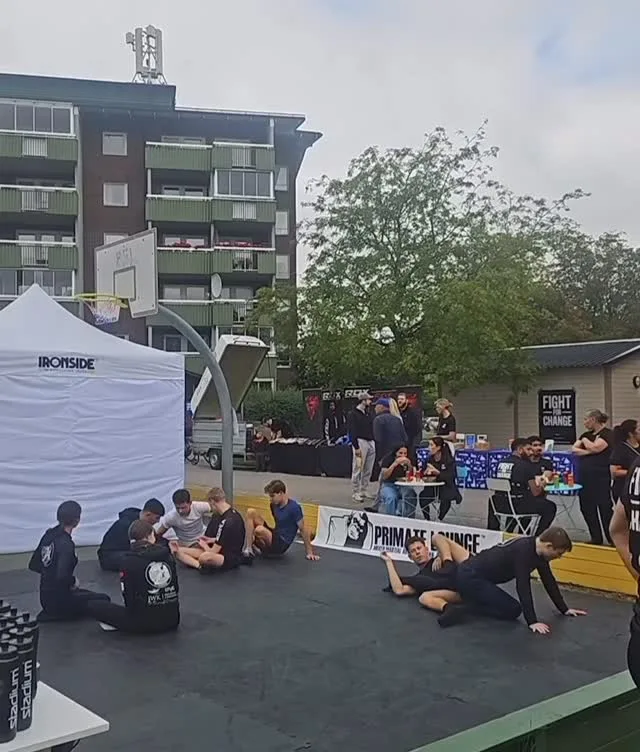 Vilken dag det blev med Fight for change. Alla funktionärer, eventansvariga och deltagare bidrog till en fantastisk dag i Klocket. Hemmasonen @agitbilge och @frittegt höll i trådarna och knockout.
Tack
@primate_lounge @thescorpionsnorrkoping @nkpgbxngteam @stadium @aktiva.drommar @foreningsakademin @klocketkunskapenshus @hyresbostader @agitbilge