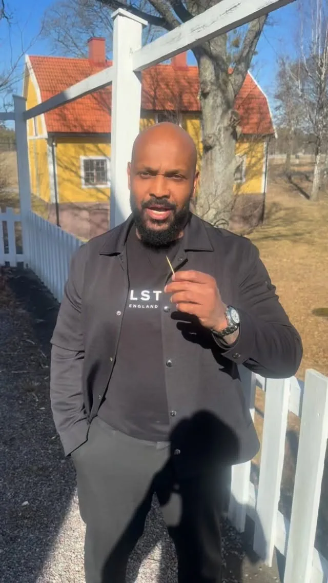 Ansiktet bakom hit podden
 ”Dialogiskt”, victor De Almeida kommer på besök till Klocket Kunskapenshus för och dela med sig av sin resa 

samt väcka tankeställande diskussioner genom gruppövningar.

Missa inte er chans och boka platser , länken finns i bio

Hoppas vi ses där🙌🏾

#fyp #fördig #dialogiskt #klocket #pod @dialogiskt 🎙