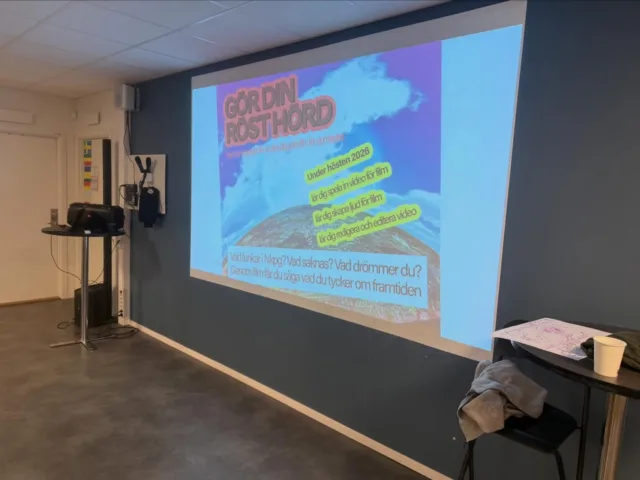 Det går snabbt när man har roligt! ✨ 
Möten, workshops tillsammans med “Gör din röst hörd”, dagbio med besökare ända från Östra Husby 🎬 
Och dessutom politiker på besök som vill prata trygghetsarbete. 

Alltid full rulle precis som vi gillar’t! 🤩